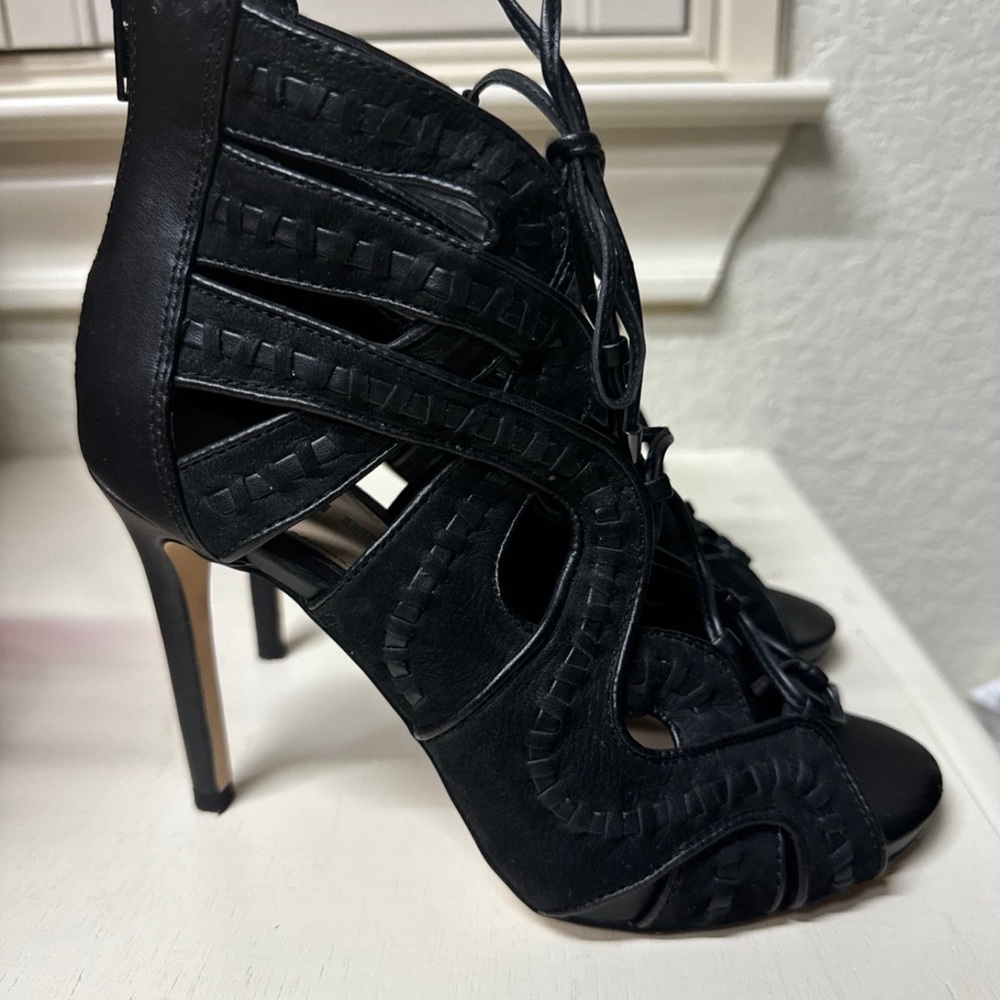 Gianni Bini 
6 1/2 
Black heels
good condition